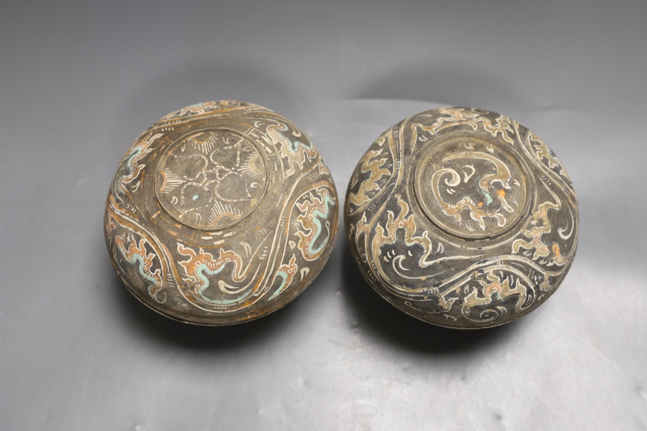 Two Chinese pigment painted grey pottery boxes and covers, Han dynasty (200BCE - 220CE), 12cm high